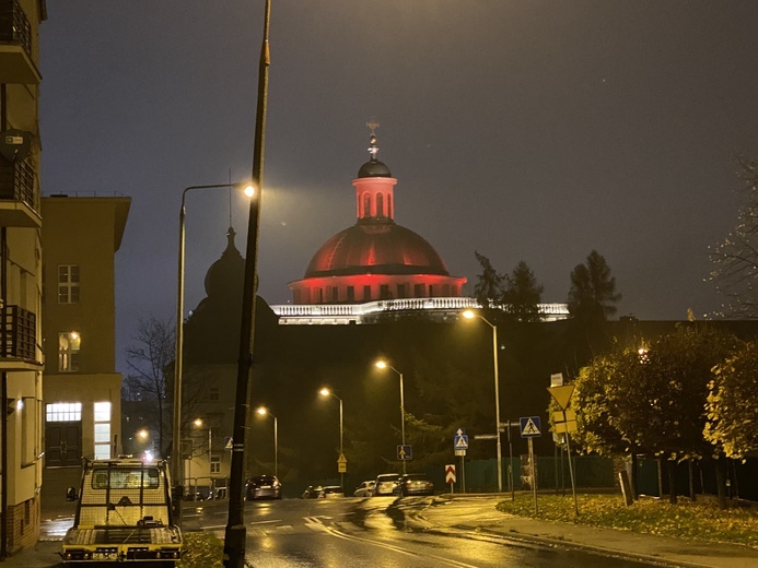 Katowice. Akcja #RedWeek: kościoły w kolorze krwi