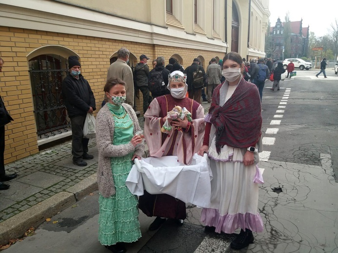 Bułeczki św. Elżbiety. Tym razem dla bezdomnych i dla domowników