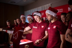 Piłkarze reprezentacji Polski przygotowują Szlachetną Paczkę 