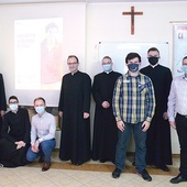 Ks. Paweł Gogacz (z lewej) i dziekani roczników radomskich kleryków zapraszają do udziału w spotkaniach.