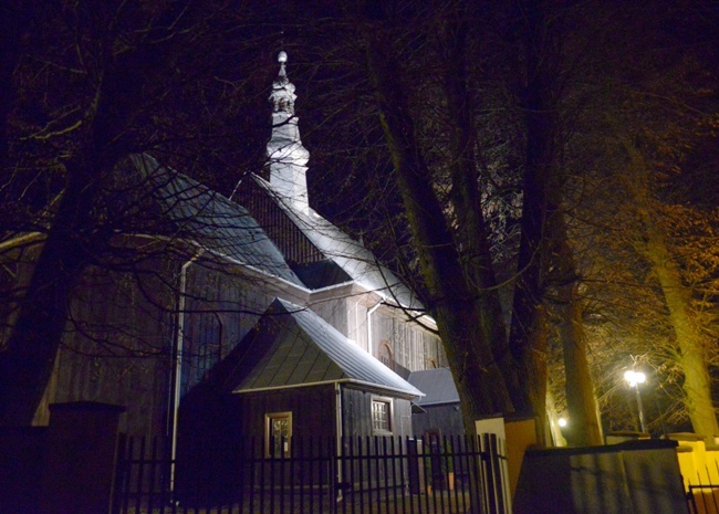 Kościół pw. św. Wawrzyńca w Lipie pochodzi z XVIII w., a przebudowany został w w. XIX.