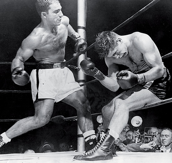 Rocky Marciano (z lewej) słynął z nokautującego ciosu.