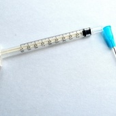NFZ ogłosił nabór do narodowego programu szczepień przeciwko koronawirusowi