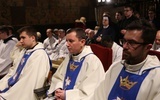 Czuwanie w 2017 roku. Ks. Tomasz Atłas (w środku) zawierzy Matce Bożej sprawy misyjne Kościoła w Polsce.