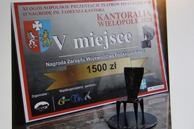 Nagroda to m.in. statuetka miniaturowego Krzesła Kantorowskiego. 