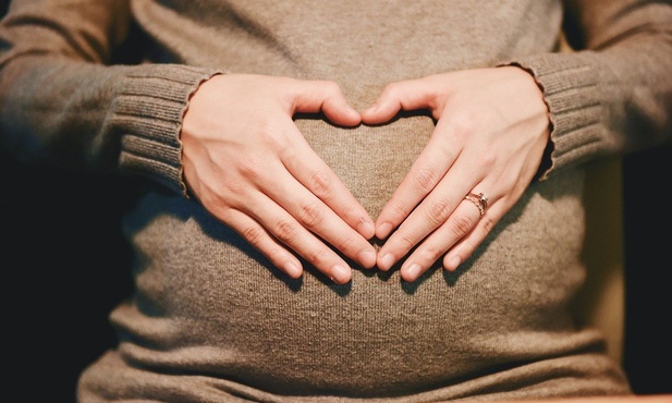 Badania: U kobiet w ciąży COVID-19 nie ma cięższego przebiegu
