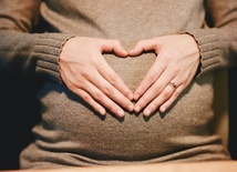 Badania: U kobiet w ciąży COVID-19 nie ma cięższego przebiegu