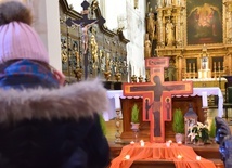 Poranna modlitwa ze śpiewem Taizé odbyła się w bazylice św. Mikołaja.