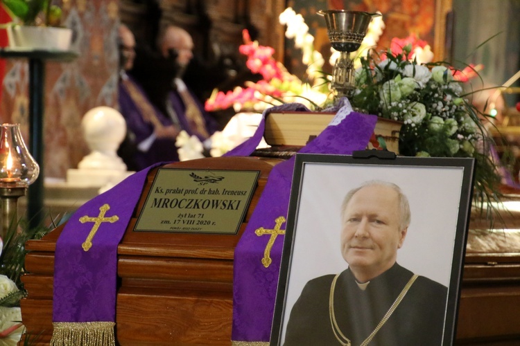 Msza św. pogrzebowa w intencji śp. ks. prof. Ireneusza Mroczkowskiego.