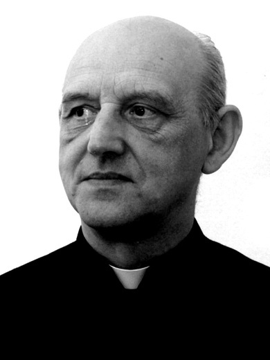 Ks. Józef Szczypa miał 81 lat.