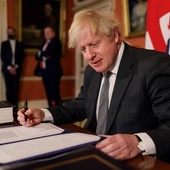 Brytyjski premier Boris Johnson oficjalnie podpisał umowę handlową z UE