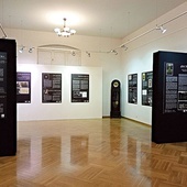 Twórcy wystawy przygotowali 35 biogramów.