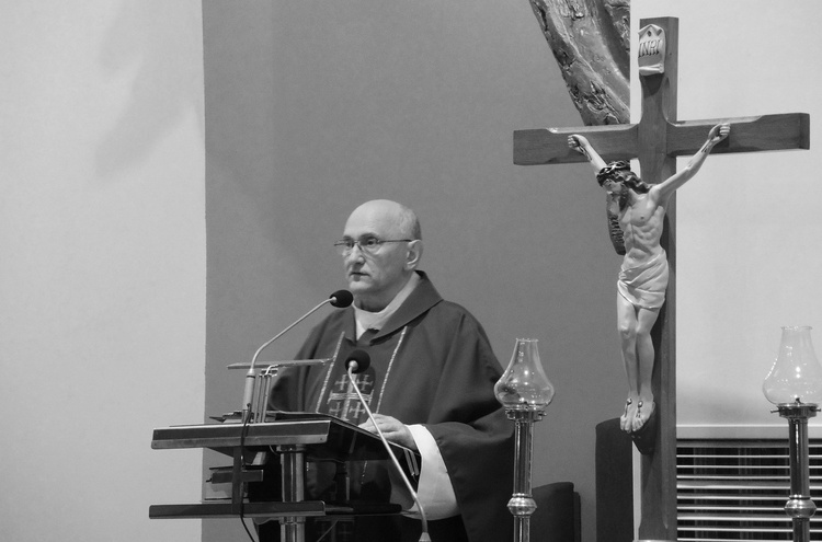 Od 2015 r. ks. Jan Froelich był proboszczem w Bierach.