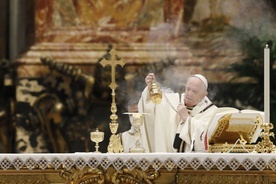 Franciszek podczas sprawowania Eucharystii