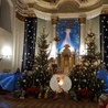 W parafii św. Wojciecha w Makowie obchody święta Trzech Króli zakończono kolędowaniem w towarzystwie wyjątkowych aniołów.