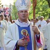 Przez ostatnie 9 lat duchowny był biskupem pomocniczym diecezji warszawsko-praskiej.