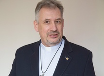 Ks. dr hab. Piotr Kieniewicz, specjalista w dziedzinie teologii moralnej, zajmuje się bioetyką.