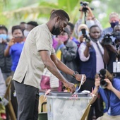 Ugandyjczycy wybierają prezydenta