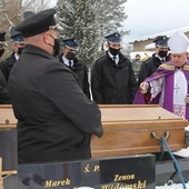 Bp Piotr Greger przewodniczył uroczystościom pogrzebowym ks. kan. Andrzeja Wolnego.