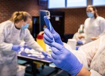 Norweski rząd zamyka Oslo z powodu ogniska brytyjskiego szczepu koronawirusa