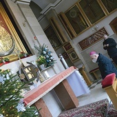 Pierwsze kroki w Skarżysku-Kamiennej pasterz diecezji skierował do kaplicy MB Ostrobramskiej.