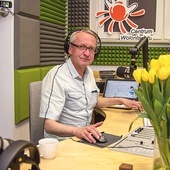 Redaktor Jacek Wnuk ma wieloletnie doświadczenie radiowe.