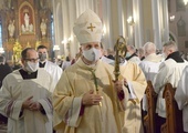 Bp Marek Solarczyk wcześniej prawnie, a teraz podczas ingresu objął rządy w diecezji radomskiej.
