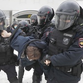 Rosja: Brutalne zatrzymania na demonstracjach w obronie Nawalnego