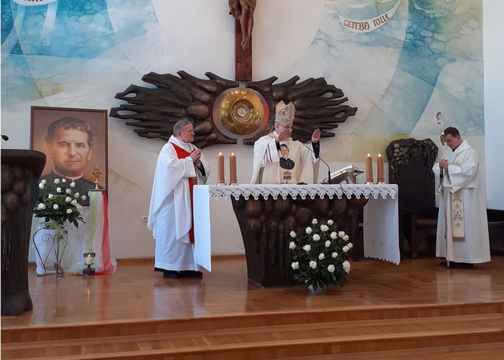 Biskup odwiedził pieszyckie salezjanki
