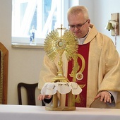 ▲	Po Eucharystii odbyła się adoracja Najświętszego Sakramentu i odmówiono Litanię do św. Jana Bosko.