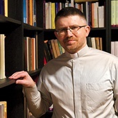 Ks. Dariusz Wołczecki jest teologiem duchowości, wykładowcą, ojcem duchownym i spowiednikiem. Obecnie posługuje jako rezydent w parafii pw. Miłosierdzia Bożego w Świebodzinie.