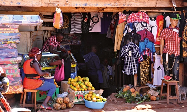 Uganda w ostatniej dekadzie (poza 2020 r.) notowała około 6-procentowy wzrost gospodarczy. Jednak nie przełożyło się to na nowe miejsca pracy.