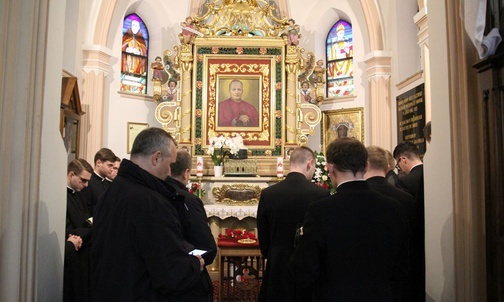 W kaplicy św. Józefa Bilczewskiego w Wilamowicach.