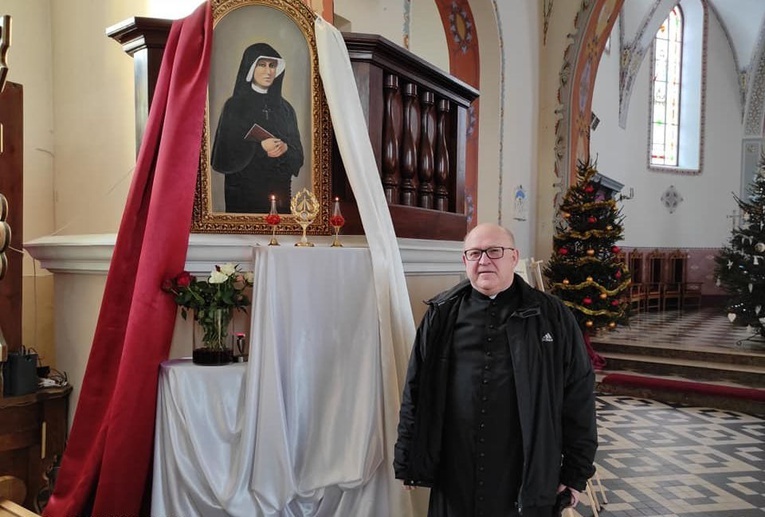 - Od siedmiu lat codziennie o 15.00 modlimy się Koronką do Bożego Miłosierdzia w naszym kościele parafialnym - mówi ks. proboszcz Mirosław Danielski.