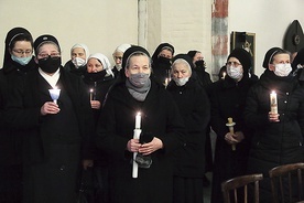 Obrzęd błogosławieństwa świec rozpoczął liturgię święta Ofiarowania Pańskiego.
