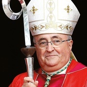 Bernard Barsi (ur. 1942 w Nicei). W latach 2000–2020 arcybiskup Monako. W ramach Konferencji Episkopatu Francji przez 14 lat pełnił funkcję kapelana bractw penitentów.