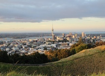 Lockdown największego miasta Nowej Zelandii po wykryciu trzech przypadków zakażenia koronawirusem