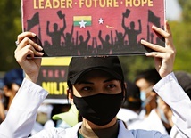Aung San Suu Kyi wciąż pozostaje symbolem nadziei obywateli Mjanmy na wprowadzenie demokracji.