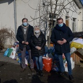 Za udział w akcji dziękują (od prawej): Radosław Witkowski, Maryla Rybińska, Grzegorz Chochół.