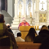 Biskup przewodniczył Drodze Krzyżowej i Mszy św.