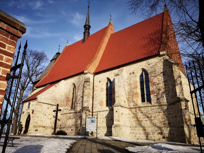 Renowacja kościoła w Dębnie