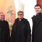 ▲	Duszpasterze od lewej: ks. Andrzej Siemiński, ks. Andrzej Gerej i ks. Artur Wojcieszak. 