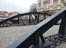 Bielsko-Biała. Most na rzece Białej upodobnił się do swojego XIX-wiecznego pierwowzoru