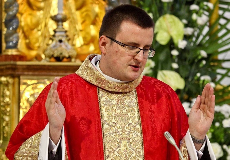 Ks. Sebastian Tomaszewski jest wikariuszem parafii pw. św. Józefa Obl. NMP w Wałbrzychu.