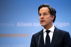 Holenderski rząd utrzymuje godzinę policyjną i zapowiada wprowadzenie "koronapaszportu"