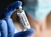 Kolejne państwa wstrzymują szczepienia preparatem AstraZeneca