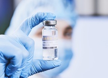 EMA: szczepionka firmy AstraZeneca nie zwiększa ryzyka zakrzepów
