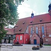 	Żukowska parafia pw. Wniebowzięcia NMP jest jednym z miejsc formacji.