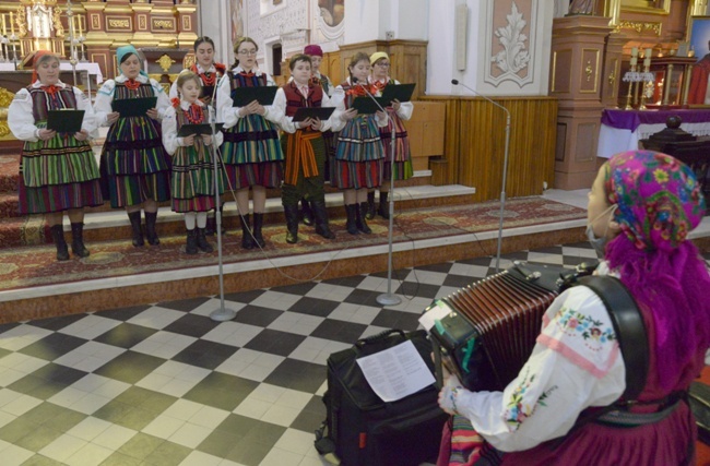 Koncert pasyjny ludowych zespołów