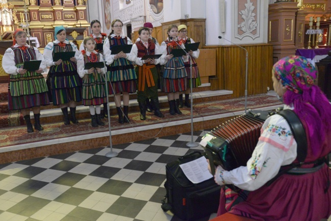 Koncert pasyjny ludowych zespołów